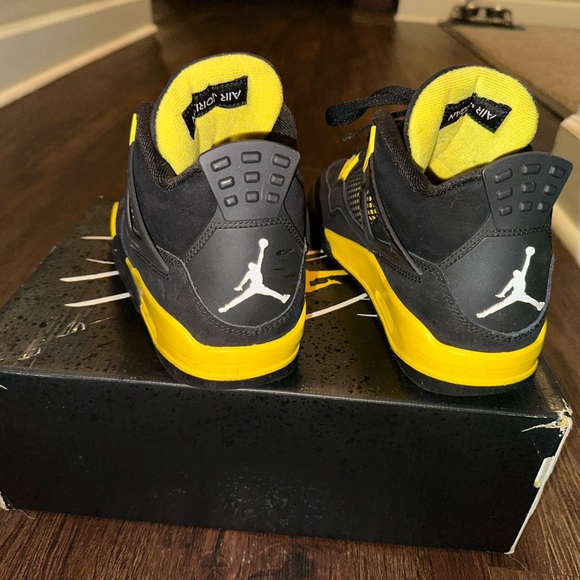 Jordan 4 Retro Thunder - Picture 3 of 3